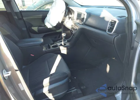 2020 Kia Sportage Lx z USA, uszkodzony, nr VIN KNDPMCAC3L7637621